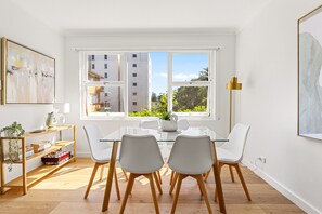 Dining - Gorgeous 3-bed Manly Pad, Short Walk to the Beach (Sydney)