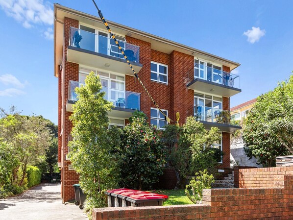 Exterior - Gorgeous 3-bed Manly Pad, Short Walk to the Beach (Sydney)