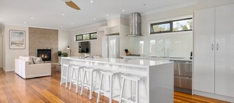 Luxurious 3-bed Home With Outdoor Spa