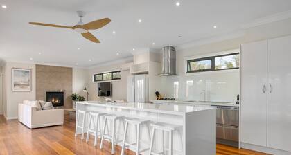 Luxurious 3-bed Home With Outdoor Spa