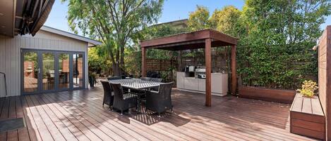 Apartment | Outdoor dining