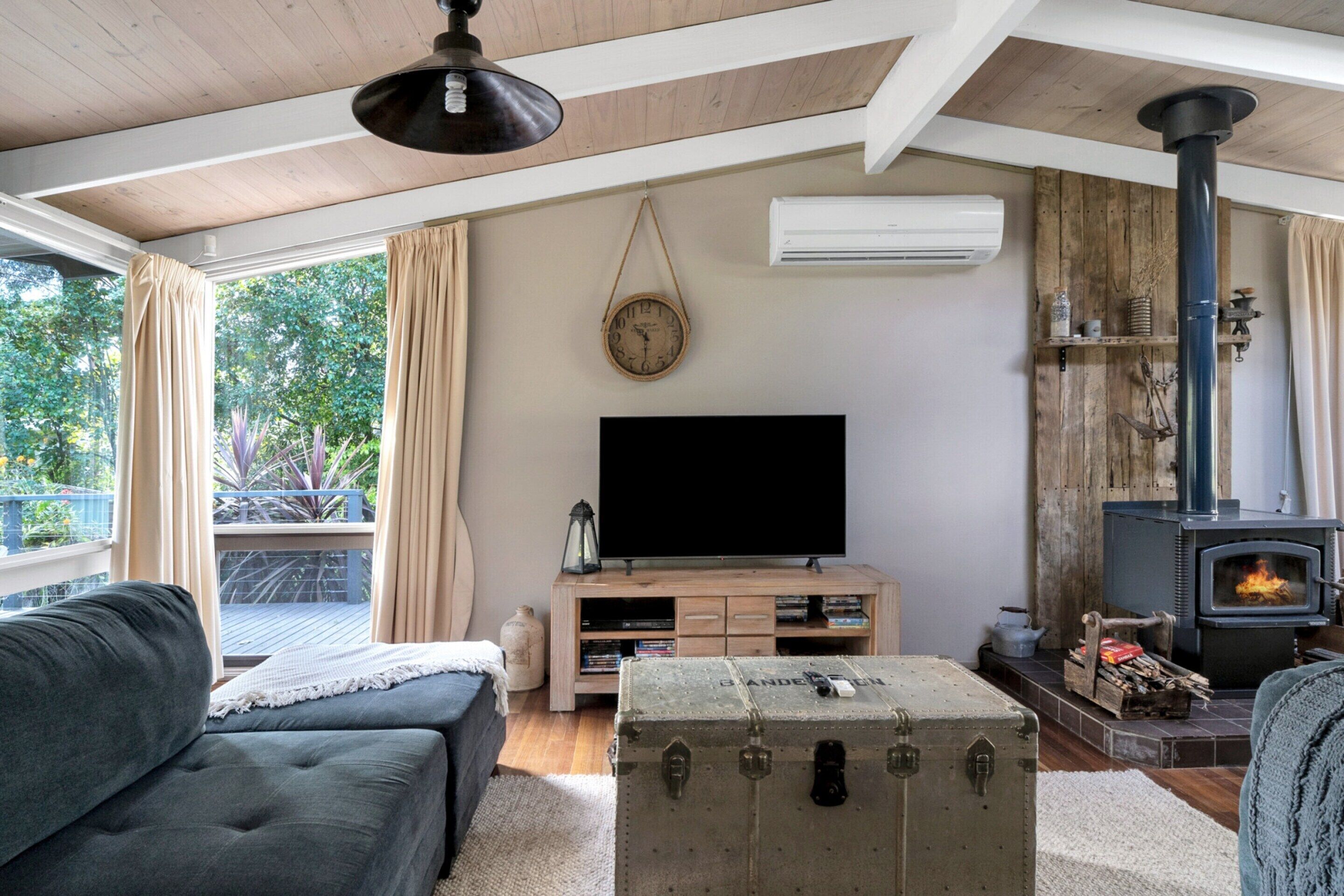 Apartment | Living room | Fireplace