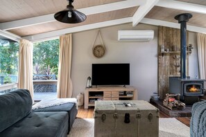 Apartment | Ruang tamu | Pendiangan