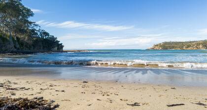 Secluded 3-bed Retreat Moments to the Beach