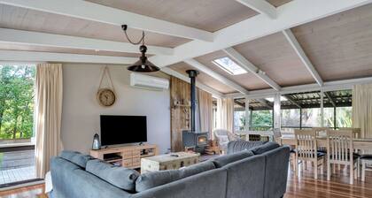 Secluded 3-bed Retreat Moments to the Beach