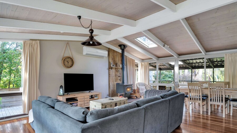 Secluded 3-bed Retreat Moments to the Beach