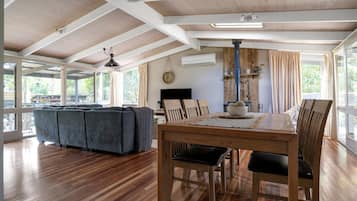 Apartment | Dining