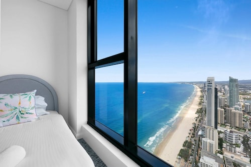 Oceanfront 3-bed With Stunning Views, Pool & Sauna