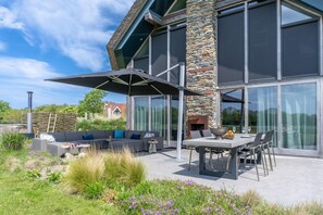 Villa | Balcony - Luxurious and Sustainable 6-person Holiday Villa (De Koog)
