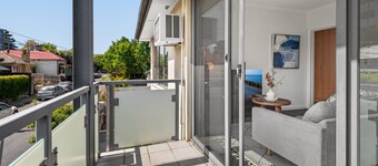 Cosy 1-bed Balcony Unit in Quiet Street by Shops