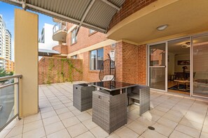 Apartment | Outdoor dining