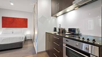 Apartment | Private kitchen | Cookware/dishes/utensils