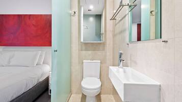 Apartment | Bathroom | Hair dryer, towels, soap, shampoo