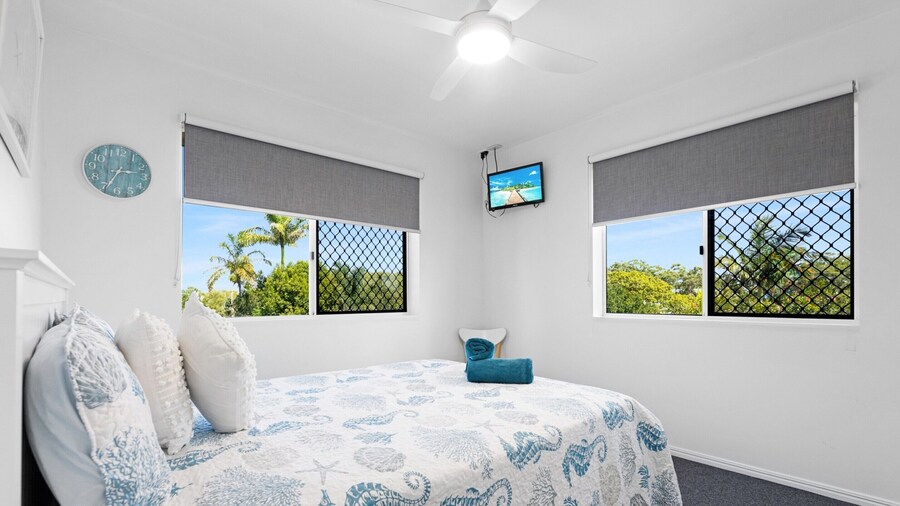 2-bed Escape With Pool, Steps From Torquay Beach