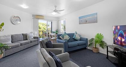 2-bed Escape With Pool, Steps From Torquay Beach