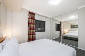 Apartment | 2 bedrooms, laptop workspace, iron/ironing board, bed sheets - Central East Perth Flat With Pool & Gym Access (Perth)