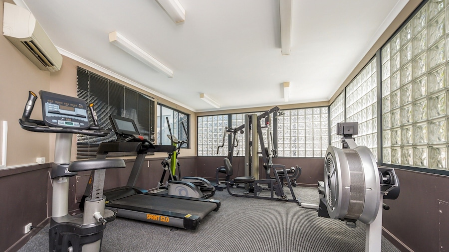 Central East Perth Flat With Pool & Gym Access