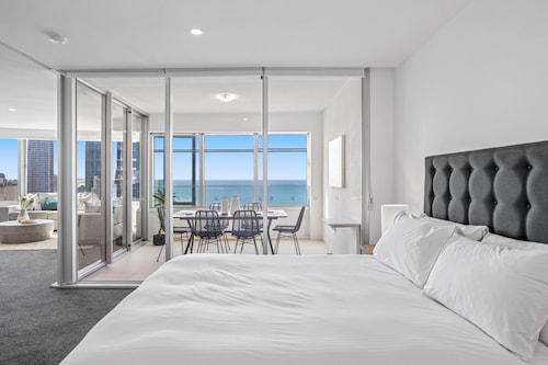 Oceanview 2-bed With Pool, Sauna, Gym & Parking