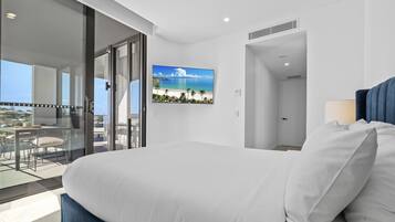 2 bedrooms, laptop workspace, iron/ironing board, bed sheets