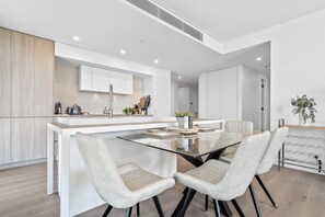 Apartment | Dining - Stylish 2-bed Apartment With Rooftop BBQ Access (Perth)