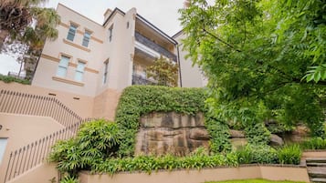 House | Bahagian luar