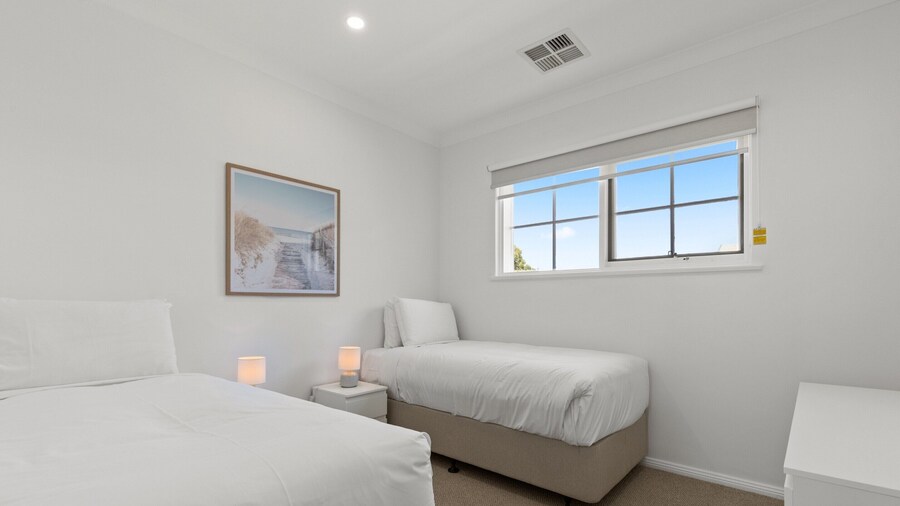 Elegant 3-bed Home From Sunny Glenelg Beach