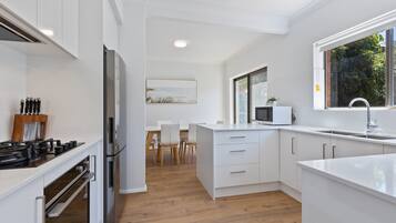 Apartment | Private kitchen | Dishwasher, cookware/dishes/utensils