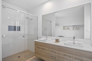Apartment | Badezimmer | Handtücher, Seife