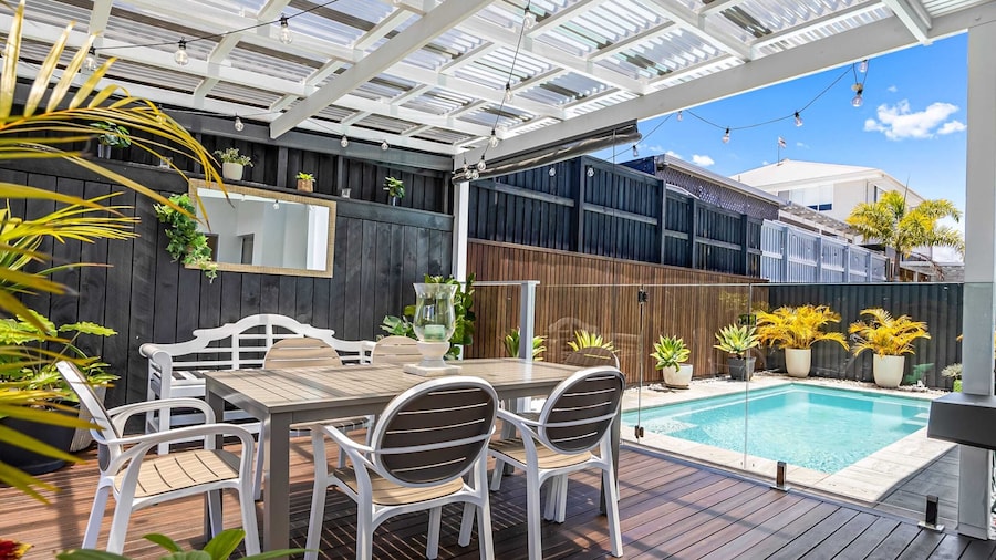 Premium 4-bed Coastal Escape With BBQ and Pool