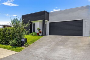 Apartment | Exterior - Premium 4-bed Coastal Escape With BBQ and Pool (Sunshine Coast)