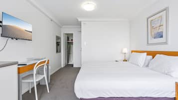 Apartment | 1 bedroom, laptop workspace, iron/ironing board, bed sheets