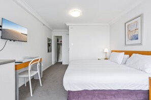 Apartment | 1 bedroom, laptop workspace, iron/ironing board, bed sheets