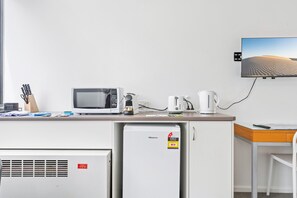 Apartamento | Cozinha privada | Geladeira, micro-ondas, cafeteira/chaleira, chaleira elétrica