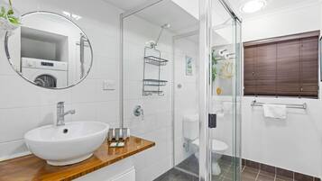 Apartment | Bathroom | Hair dryer, towels, soap, shampoo