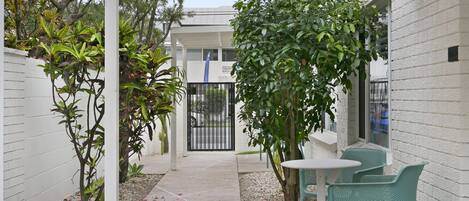 Apartment | Outdoor dining