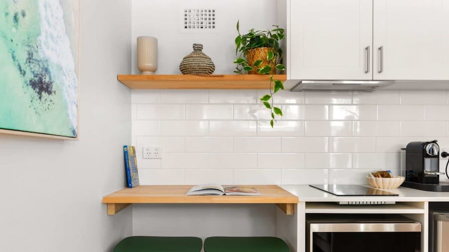 Modern 1-bed Pad Minutes Away From Beach