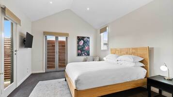 Apartment | 2 bedrooms, laptop workspace, iron/ironing board, bed sheets