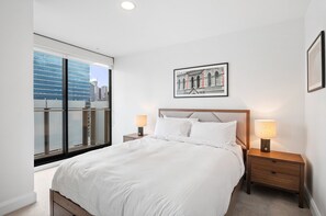 2 bedrooms, laptop workspace, iron/ironing board, bed sheets - Sleek Inner-city Flat in the Heart of Melbourne (Melbourne)