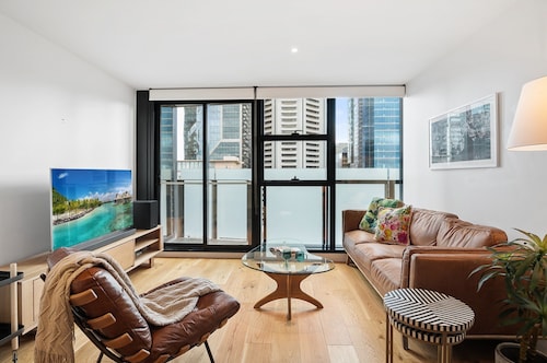 Sleek Inner-city Flat in the Heart of Melbourne