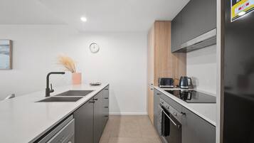 Apartment | Private kitchen | Cookware/dishes/utensils