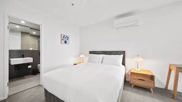 Apartment | 2 bedrooms, laptop workspace, iron/ironing board, bed sheets