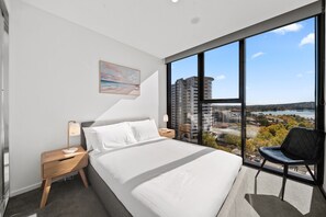 2 bedrooms, laptop workspace, iron/ironing board, bed sheets