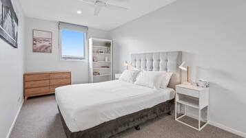 Apartment | 2 bedrooms, laptop workspace, iron/ironing board, bed sheets