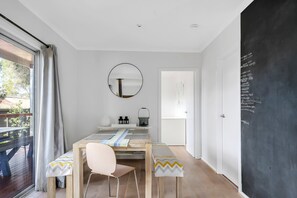 Apartment | Living room | Fireplace