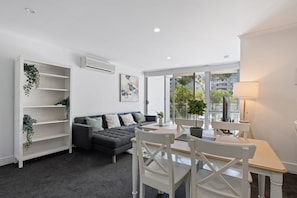 Apartment | Dining