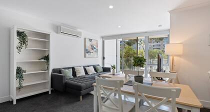 Central Braddon Retreat With Balcony & Pool Access