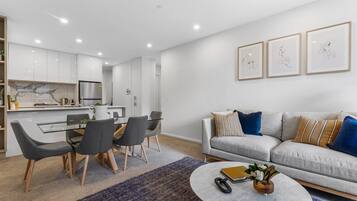 Apartment | Living room | Fireplace