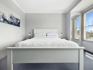 شقة | 3 عدّة غرف نوم ومكواة/لوح كي وملاءات أسرّة