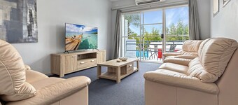 3-bed With Alfresco Dining & Pool in Batemans Bay