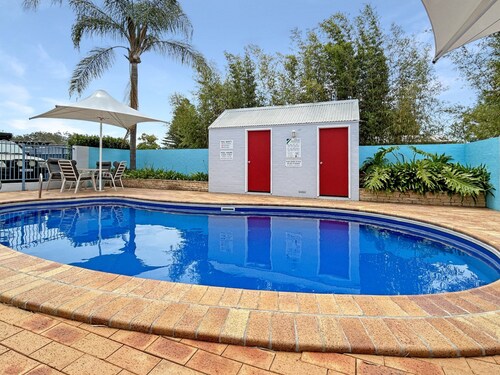 3-bed With Alfresco Dining & Pool in Batemans Bay